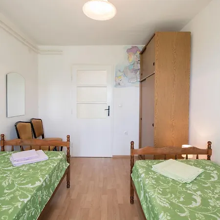 Apartment Mladen *